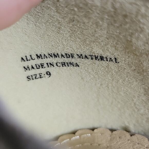 Isaac Mizrahi Taupe Scalloped Edge Slip On Flats Womens Size 9 - Picture 11 of 11